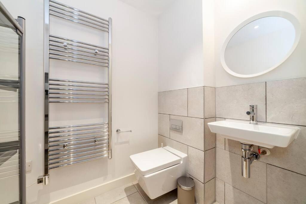 شقة Stunning New 3 Bdr Duplex Wbalcony, East لندن المظهر الخارجي الصورة